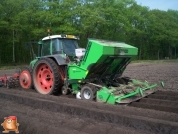 Fendt 820 met Hassia pootmachine