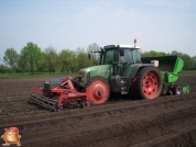 Fendt 820 met Hassia pootmachine