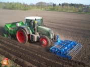 Fendt 820 met Hassia pootmachine