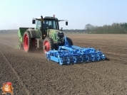 Fendt 820 met Hassia pootmachine