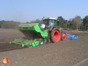 Fendt 820 met Hassia pootmachine