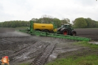 Fendt 828 met Dammann 10000ltr tandem spuitmachine