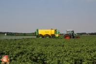 Fendt 828 met getrokken Dannmann spuit