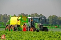 Fendt 828 met getrokken Dannmann spuit