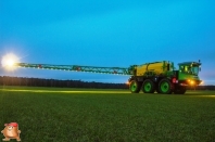 Zelfrijdende Dannmann spuit met LED verlichting op spuitboom