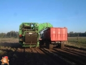 AVR Solanum 2000 met Fendt 820 met krampe kieper