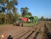 AVR Solanum 2000 met Fendt 820 met krampe kieper