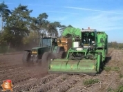 AVR Solanum 2000 met Fendt 824 afvoercombinatie