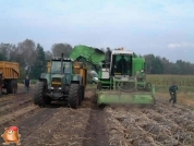 AVR Solanum 2000 met Fendt 824 afvoercombinatie