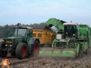 AVR Solanum 2000 met Fendt 824 afvoercombinatie