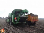 AVR Solanum 2000 met Fendt 824 afvoercombinatie