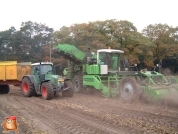 AVR Solanum 2000 met Fendt 716 afvoercombinatie