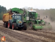 AVR Solanum 2000 met Fendt 716 afvoercombinatie