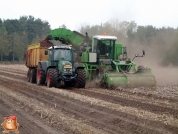 AVR Solanum 2000 met Fendt 716 afvoercombinatie