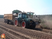 AVR Solanum 2000 met Fendt 824 afvoercombinatie