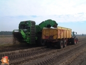 AVR Solanum 2000 met Fendt 824 afvoercombinatie