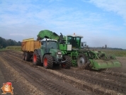 AVR Solanum 2000 met Fendt 716 afvoercombinatie