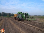 AVR Solanum 2000 met Fendt 716 afvoercombinatie