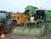 AVR Solanum 2000 met Fendt 824 afvoercombinatie