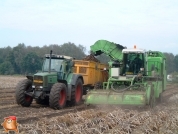 AVR Solanum 2000 met Fendt 824 afvoercombinatie