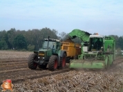 AVR Solanum 2000 met Fendt 824 afvoercombinatie