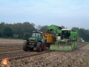 AVR Solanum 2000 met Fendt 824 afvoercombinatie