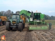 AVR Solanum 2000 met Fendt 824 afvoercombinatie