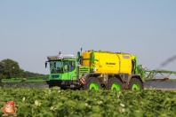 Aardappelen spuiten met dammann trac dt 3200h