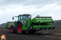 fendt 828 met 2000 liter fronttank