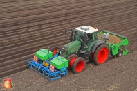 Fendt 820 met Miedema cp 42