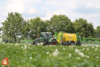 Aardappelen spuiten met dammann tandem getrokken spuitmachine