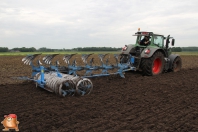 Pflügen bei van den Borne aardappelen