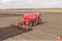 Bemesten in het voorjaar bij van den Borne aardappelen