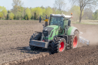 Pflügen bei van den Borne aardappelen