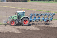 Pflügen bei van den Borne aardappelen