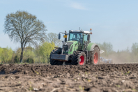 Pflügen bei van den Borne aardappelen