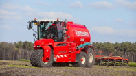 Bemesten in het voorjaar bij van den Borne aardappelen