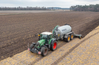 Bemesten in het voorjaar bij van den Borne aardappelen