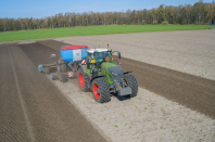 Spitten bij van den Borne aardappelen