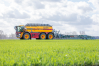 Bemesten in het voorjaar bij van den Borne aardappelen