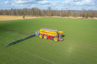 Bemesten in het voorjaar bij van den Borne aardappelen