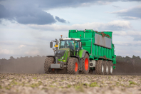 Bemesten in het voorjaar bij van den Borne aardappelen