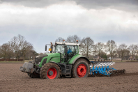 Ploegen bij van den Borne aardappelen