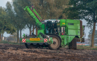 Aardappelenrooien bij van den Borne Aardappelen.