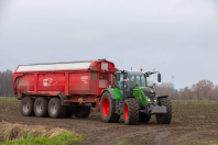 Bieten rooien bij van den Borne aardappelen