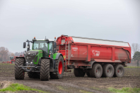 Bieten rooien bij van den Borne aardappelen