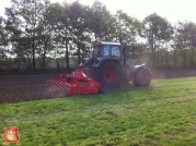 Fendt 820 met Kuhn frees