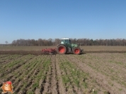  Fendt 818 met 6 meter Kongskilde cultivator