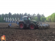 Fendt 820 met Lemken Varitansanit 7-schaar met vorrenpakker