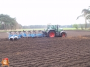 Fendt 820 met Lemken Varitansanit 7-schaar met vorrenpakker